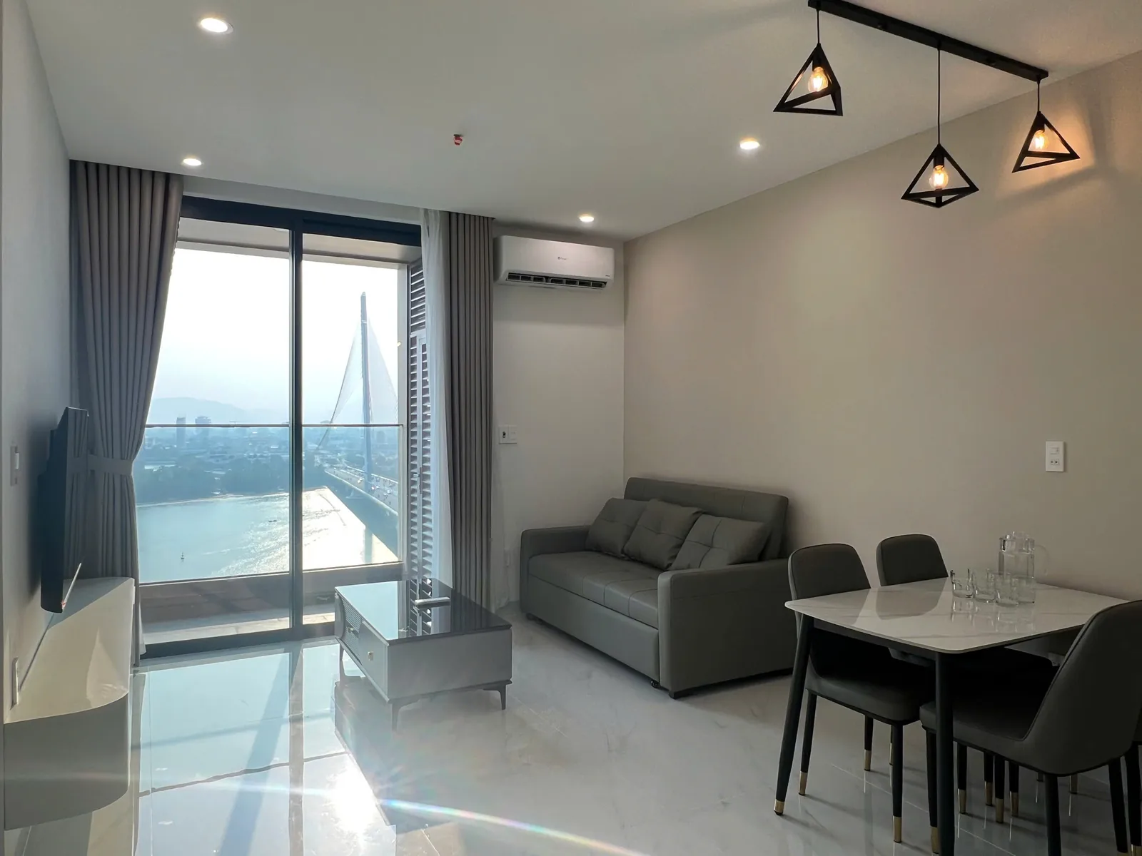 Cho thuê căn hộ 1 phòng ngủ The Panoma 2, 50 m², view sông Hàn, tầng giữa, 885 USD/tháng