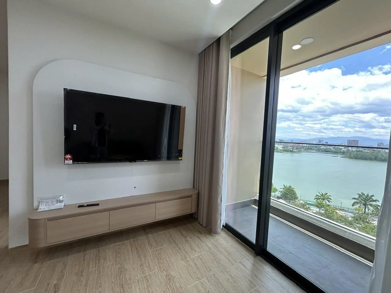 Cho thuê căn hộ 1 phòng ngủ The Panoma 2, 50 m², view sông Hàn, tầng giữa, 846 USD/tháng