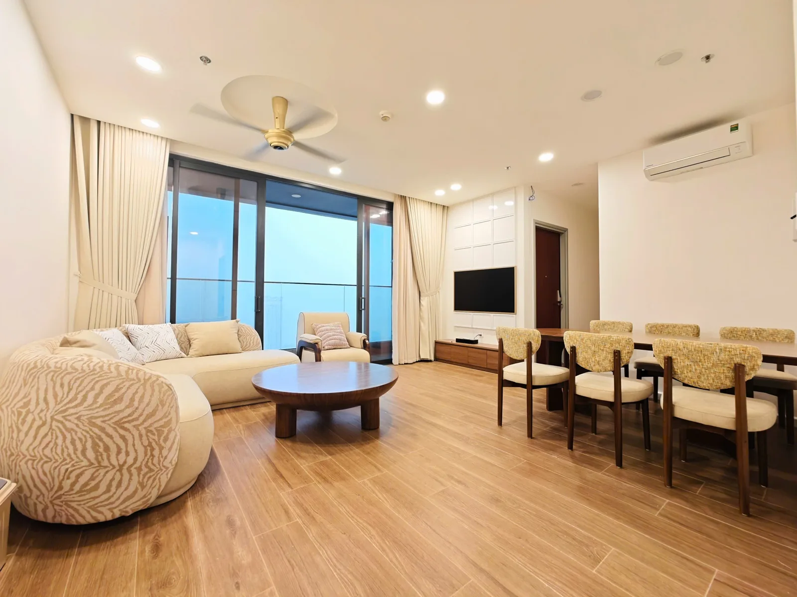 Cho thuê căn hộ 3 phòng ngủ The Panoma 1, 100 m², view sông Hàn, tầng cao