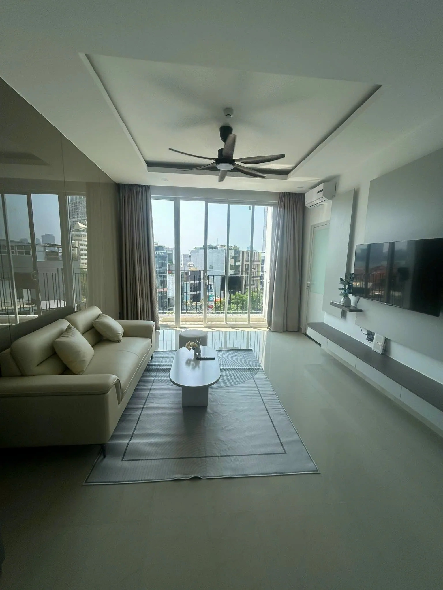 Cho thuê căn hộ 2 phòng ngủ The Monarchy A, 74 m², view sông Hàn, tầng thấp